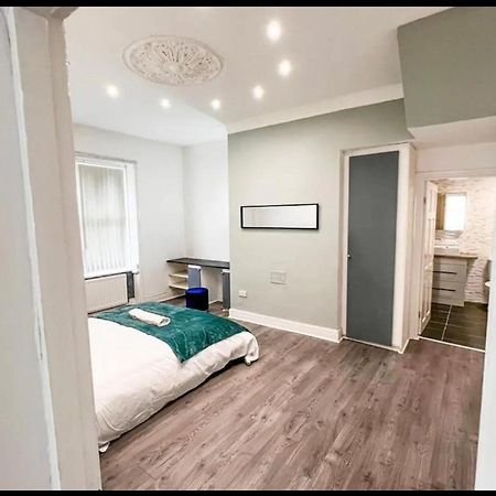Lovely 1-Bedroom Apartment, Free Street Parking Newcastle upon Tyne Buitenkant foto