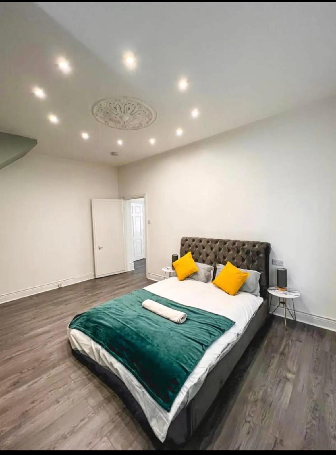 Lovely 1-Bedroom Apartment, Free Street Parking Newcastle upon Tyne Buitenkant foto