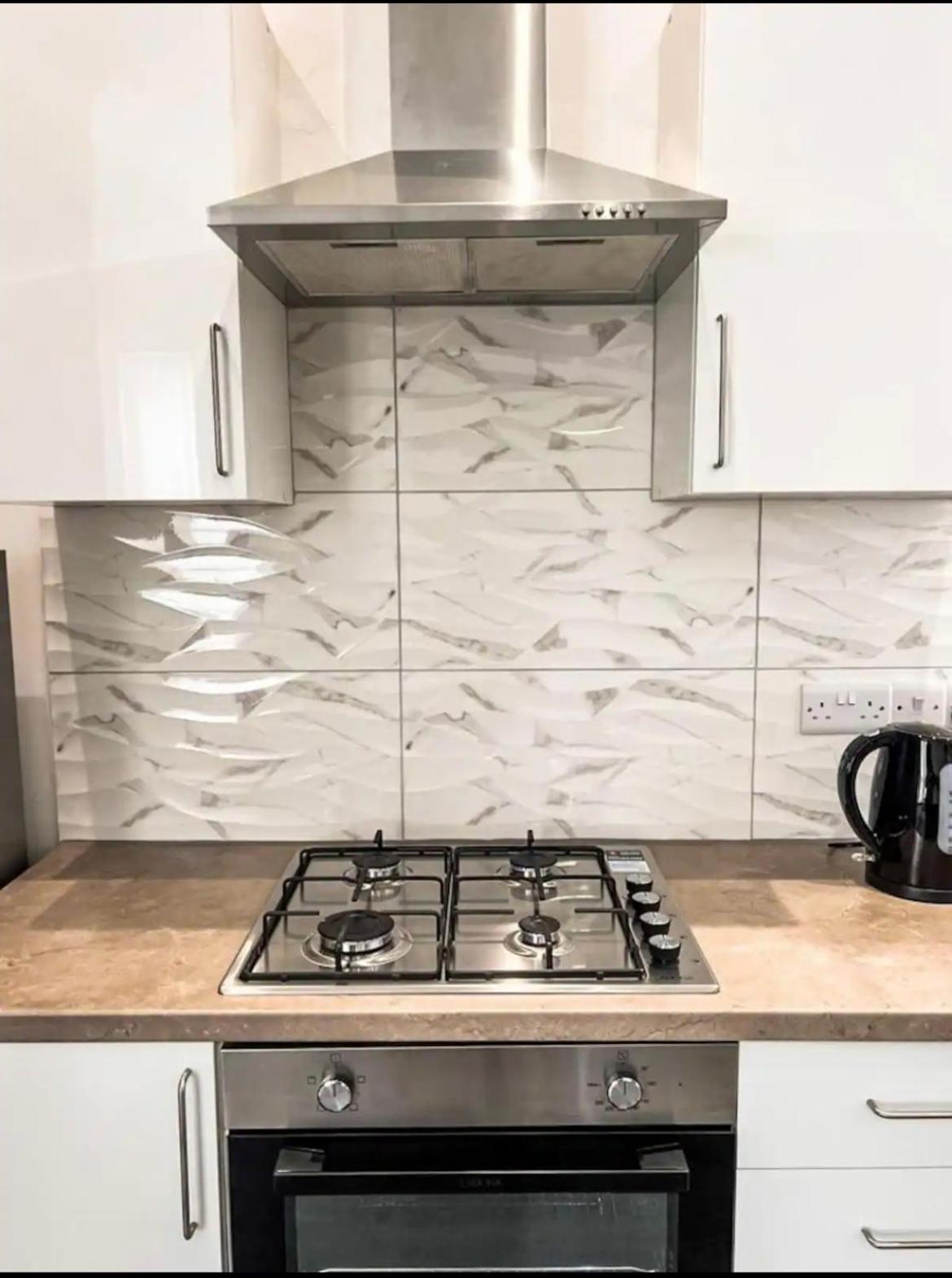 Lovely 1-Bedroom Apartment, Free Street Parking Newcastle upon Tyne Buitenkant foto